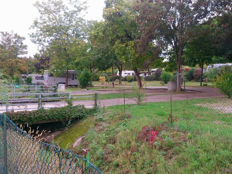 pas grand monde dans le camping.