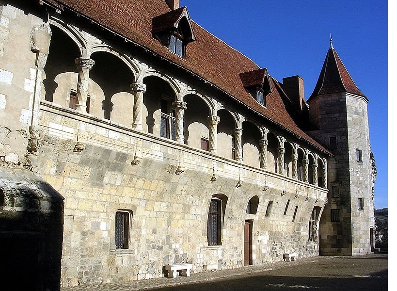 Nerac chateau Albret.jpg