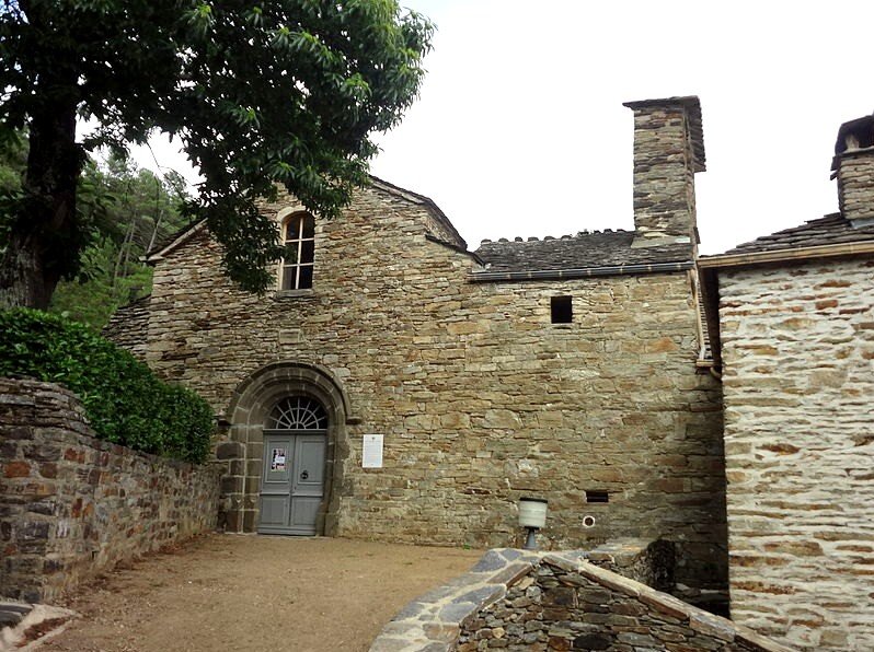 St Privat de V église.jpg