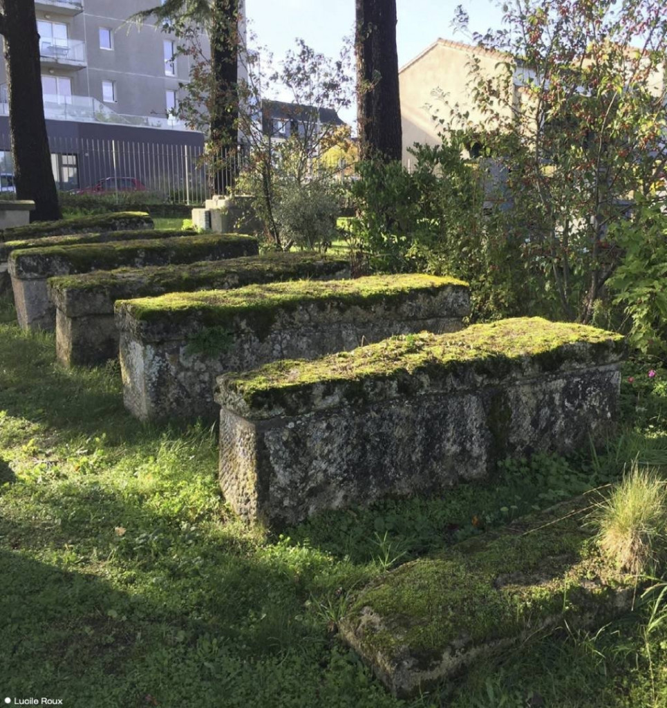 Vertou sarcophages.jpg