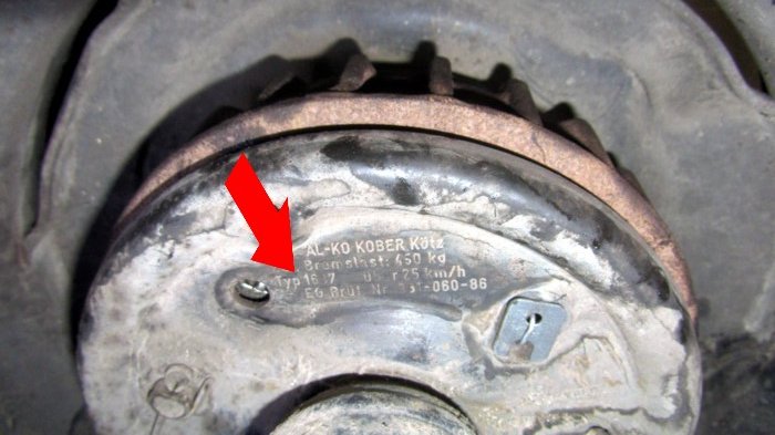 Dépose tambour frein 016RED.jpg