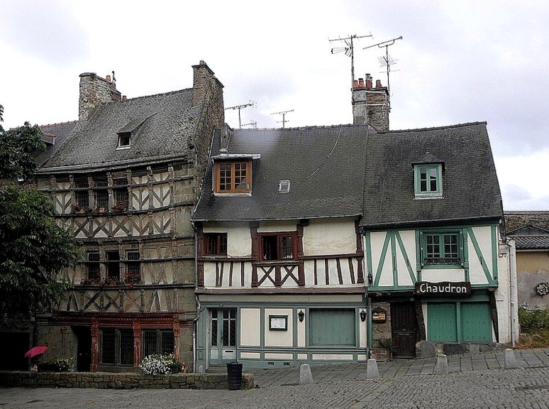 St Brieuc vieilles maisons.jpg