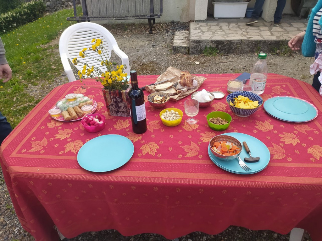 168692186_10158926664203211_4840001493829853511_n.jpeg (317.62 Kio) Vu 10483 fois La table pour Pâques
