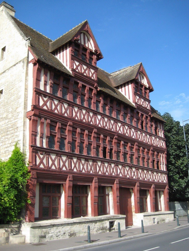 Caen maison pans bois.jpg