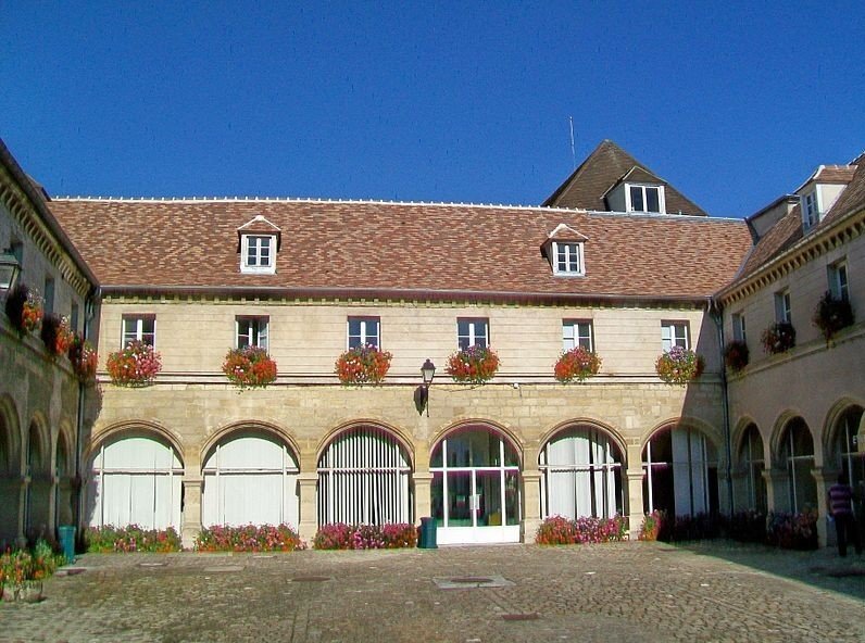 Pontoise Couvent Cordeliers.jpg