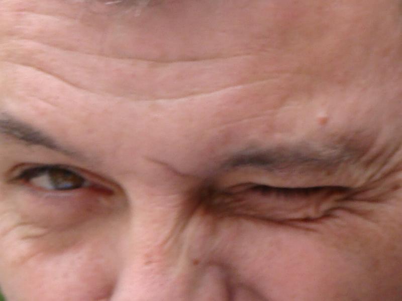 "T'as d'beaux yeux, tu sais"... comme dirait Gabin; dommage que tu y vas à l'économie et que t'en n'ouvres qu'un !!!!