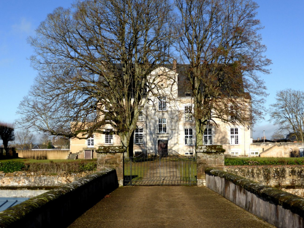 La Loupe chateau.jpg