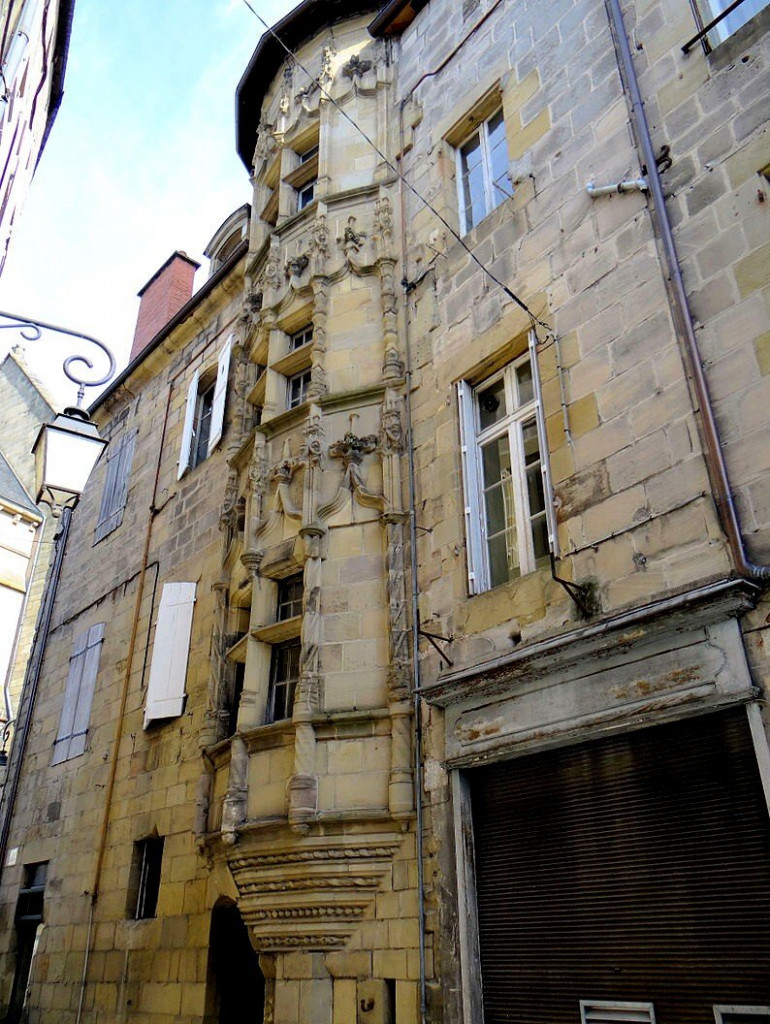 Brive tour échevins.jpg