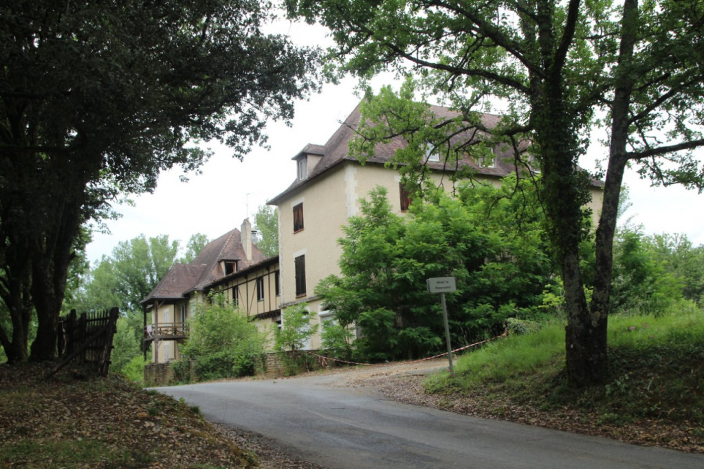 Hôtel à vendre.