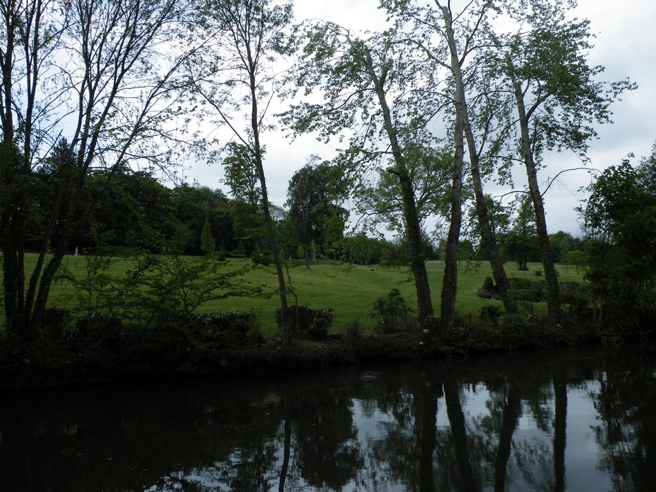 le parc du chateau le long de la 'somme'