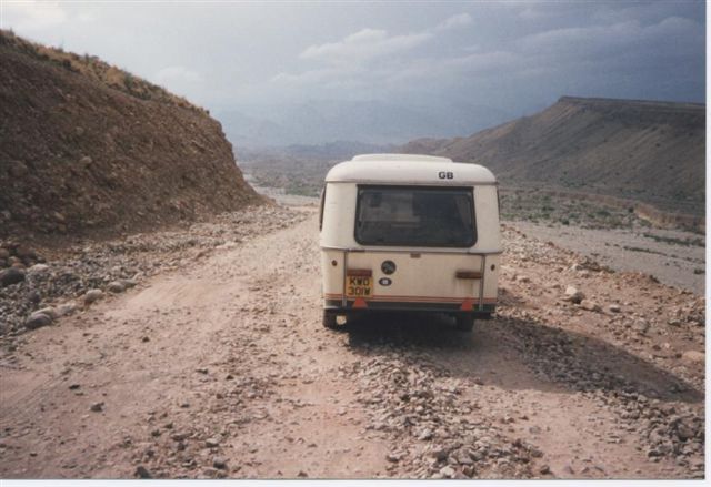 0Road_from_Multan_to_Quetta_Pakistan_lawless_tribal_area.jpg