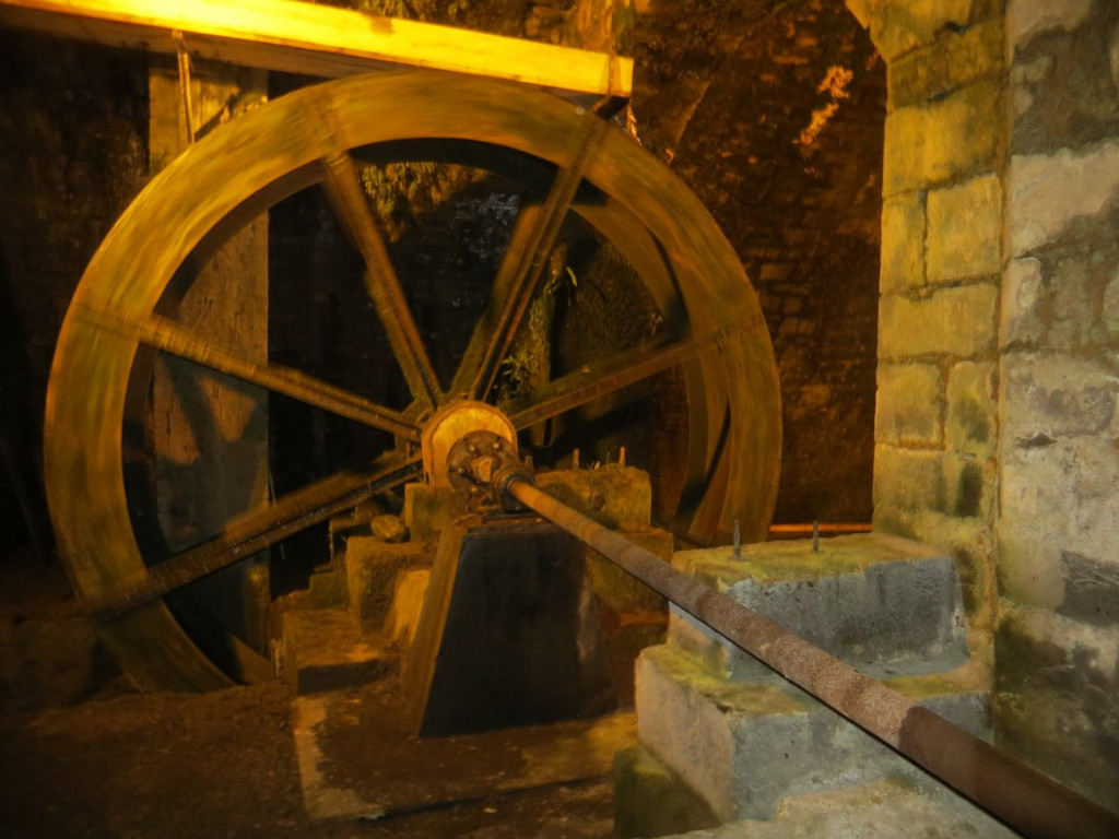 La roue à aube qui actionne les pompes de relevage de la saumure