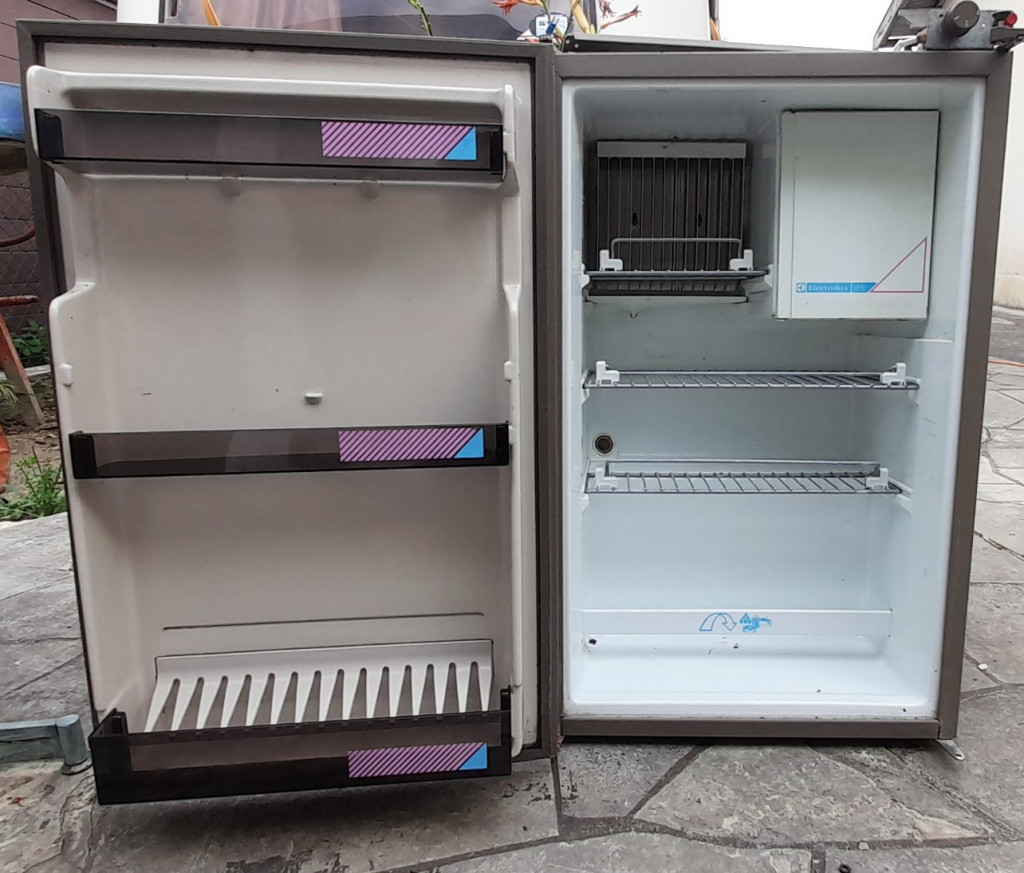 20220704_185935.jpg (202.99 Kio) Vu 3716 fois Le frigo