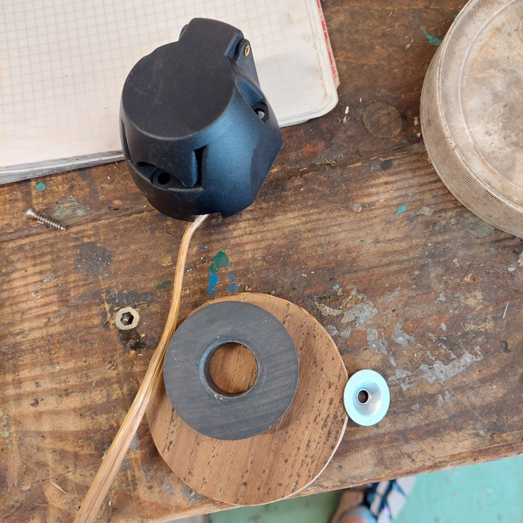 20220723_142347.jpg (440.02 Kio) Vu 8417 fois aimant pour la fabrication de la rallonge