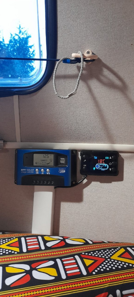 La très jolie commande vendue avec son porte clefs télécommande. très pratique depuis le dodo.