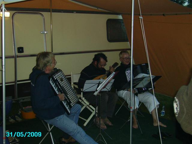 Arlette et ses merveilleux amis pour un moment d'accordéon mémorable ! entre deux ODIN