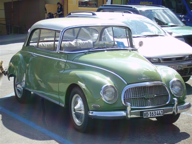 c'est tout ce que j'ai retenu de notre virée en Suisse .... un AUDI ... ch'sait pas quoi hihihi